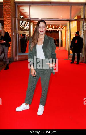 Berlin, Allemagne.08 novembre 2021.Amy Mußul arrive à la première du long métrage « My son » (sortie théâtrale le 18 novembre) à Kino International.Crédit : Gerald Matzka/dpa/Alay Live News Banque D'Images