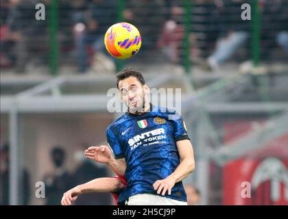 Milano, le 07 novembre 2021 Hakan Calhanoglu (FC Internazionale) lors de la série italienne Un match de football entre AC Milan et FC Internazionale sur Nove Banque D'Images