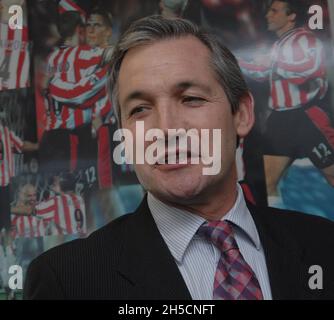 GEORGE BURLEY, DIRECTEUR DE SOUTHAMPTON, EST PRÊT À PRENDRE NEWCASTLE AU 5E TOUR DE LA COUPE FA 16-02-05 PIC MIKE WALKER, 2005 Banque D'Images