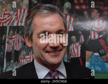 GEORGE BURLEY, DIRECTEUR DE SOUTHAMPTON, EST PRÊT À PRENDRE NEWCASTLE AU 5E TOUR DE LA COUPE FA 16-02-05 PIC MIKE WALKER, 2005 Banque D'Images