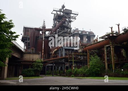 Haut fourneau 5 dans le parc du paysage du Nord de Duisburg, Allemagne, Rhénanie-du-Nord-Westphalie, parc du paysage du Nord de Duisburg Banque D'Images