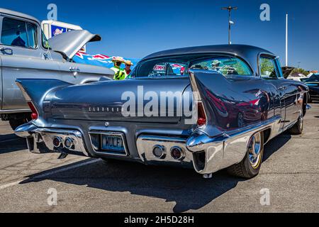 Reno, NV - 5 août 2021 : 1957 Cadillac Eldorado Brougham à un salon de voiture local. Banque D'Images