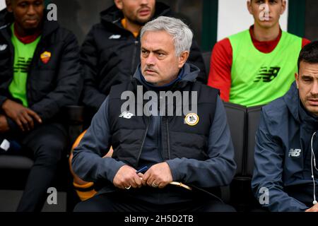Stade Pier Luigi Penzo, Venise, Italie, 07 novembre 2021,Portrait de l'entraîneur principal de Roma Jose Mourinho pendant Venezia FC vs AS Roma - football italien S Banque D'Images