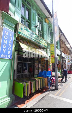 Le restaurant Zam Zam de Singapour, très célèbre sur North Bridge Road, en face de la mosquée du Sultan, dans le quartier Kampong Glam de Singapour. Banque D'Images