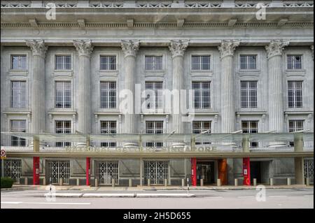 Façade de l'aile de l'hôtel de ville de la Galerie nationale de Singapour depuis la rue Coleman, avec sa colonnade Corinthienne caractéristique Banque D'Images
