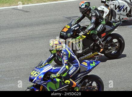 Bradley Smith et Valentino Rossi MotoGP 2015 sur le circuit Barcelone Catalunya, Montmeló, Espagne Banque D'Images