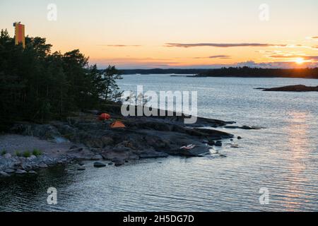 Kayak sur l'île de Rysklobben, Inkoo, Finlande Banque D'Images