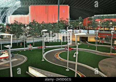 Parc d'attractions Ferrari World, Yas Island, Abu Dhabi, Émirats arabes Unis, Moyen-Orient Banque D'Images