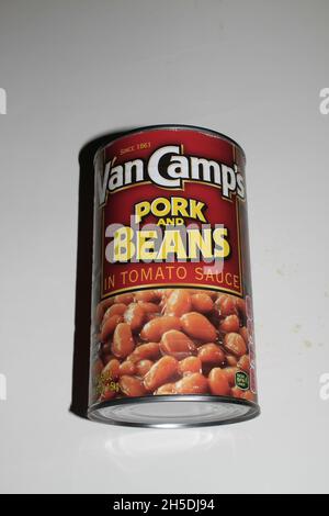 Van camps Pork and Beans a tourné en gros plan lumineux et coloré au Kansas. Banque D'Images