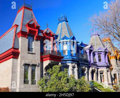 Maisons colorées de la place Saint Louis à l'automne, Montréal, Canada Banque D'Images