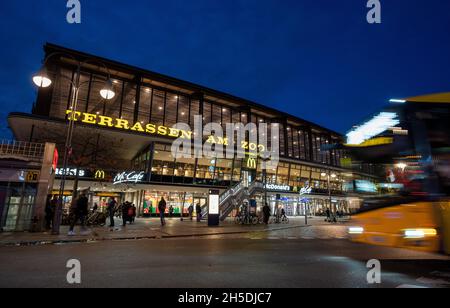 Berlin, Allemagne.08 novembre 2021.Vue sur la gare du zoo en soirée.Credit: Monika Skolimowska/dpa-Zentralbild/dpa/Alay Live News Banque D'Images