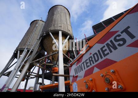 Hambourg, Allemagne.08 novembre 2021.Événement de presse nettoyage de la ville se prépare pour le service d'hiver., sel silos crédit: Marcus Brandt/dpa/Alamy Live News Banque D'Images