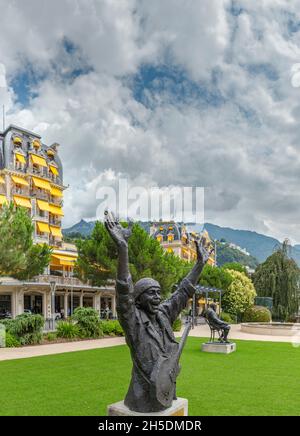 Statues dans le jardin de l'Hôtel Fairmont le Montreux Palace *** Légende locale *** Montreux, Suisse, ville, village, champ,pré, été, mountai Banque D'Images