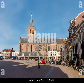 La place du courrier avec l'église Sint Joris *** Légende locale *** Amersfoort, Utrecht, pays-Bas, ville, village,hiver, personnes, Banque D'Images