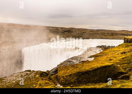 Les puissantes chutes de Dettifoss, près de Myvatn, en Islande Banque D'Images