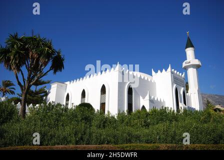 Vue sur la Mosquée du roi Abdul Aziz Al Saud (Mezquita del Rey Abdul Aziz Al Saud), Marbella, Costa del sol, province de Malaga, Andalousie,Espagne, Europe. Banque D'Images