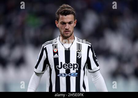 Daniele Rugani de Juventus FC regarde pendant la série Un match entre Juventus FC et ACF Fiorentina . Banque D'Images