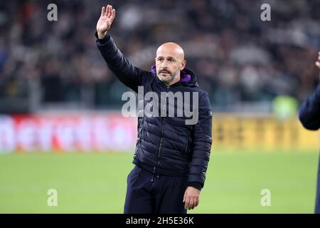 Vincenzo Italiano , entraîneur-chef de l'ACF Fiorentina gestes pendant la série Un match entre Juventus FC et ACF Fiorentina . Banque D'Images