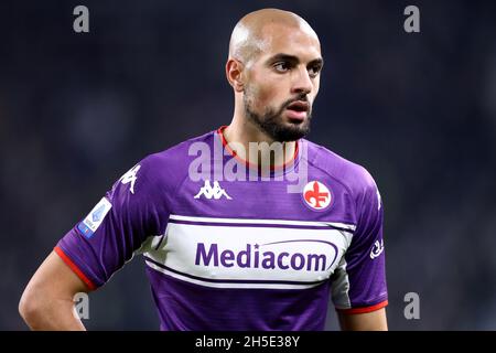 Sofyan Amraplat de l'ACF Fiorentina regarde pendant la série Un match entre Juventus FC et ACF Fiorentina. Banque D'Images