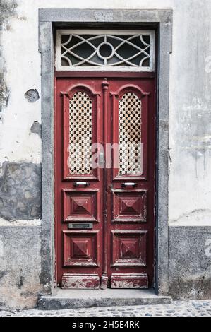 Vieille porte de temps vétuste à Funchal, Madère Banque D'Images