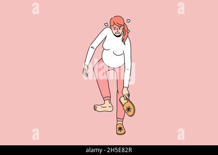 Une femme enceinte en colère se plie avec un énorme ventre, essayez de porter des dormeurs.Maman folle malheureuse d'être souffrir des résultats de la grossesse du mois dernier et des problèmes, incapable de s'habiller.Illustration vectorielle plate. Illustration de Vecteur