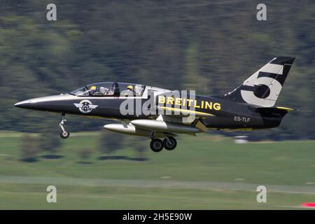 ZELTWEG, AUTRICHE - 08 septembre 2019: Breitling Jet Team formation acrobatique performaing dans un salon de l'aviation à Zeltweg, Autriche Banque D'Images