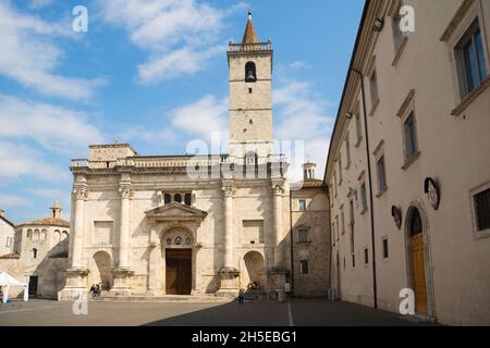 Vieille ville, Cathédrale Saint-Emidio, Ascoli Piceno, Marche, Italie,Europe Banque D'Images