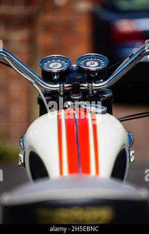 Chester, Royaume-Uni - 30 mai 2016: Vintage ou classique milieu des années 1960 Triumph Bonneville moto vues en détail Banque D'Images