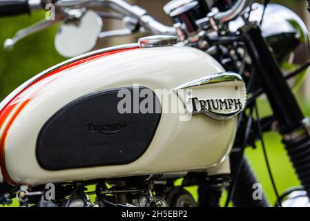 Chester, Royaume-Uni - 30 mai 2016: Vintage ou classique milieu des années 1960 Triumph Bonneville moto vues en détail Banque D'Images