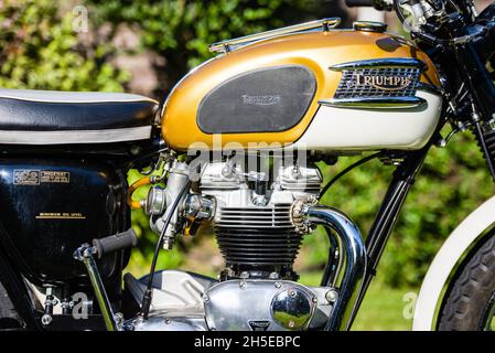 Chester, Royaume-Uni - 30 mai 2016: Vintage ou classique milieu des années 1960 Triumph Bonneville moto vues en détail Banque D'Images