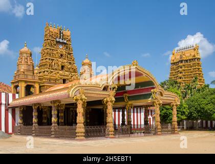 Jaffna, Sri Lanka - 12 janvier 2020 : le magnifique temple de Nallur Kandaswamy Kovil est un lieu de culte important pour les hindous locaux. Banque D'Images