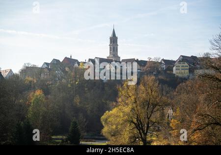 Rottweil, Allemagne.09ème novembre 2021.La plus ancienne ville du Bade-Wurtemberg au petit matin.Dans le district de Rottweil, l'incidence sur 7 jours a augmenté bien au-dessus de 400.Crédit : Silas Stein/dpa/Alay Live News Banque D'Images