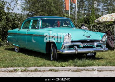 1955 Plymouth Belvedere voiture classique sur le parking.Rosmalen, pays-Bas - 8 mai 2016 Banque D'Images