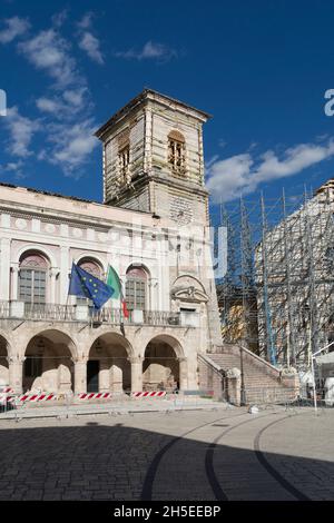 Vieille ville, Hôtel de ville, Piazza San Benetto, Eglise Saint-Benoît, Norcia, Ombrie, Italie, Europe Banque D'Images