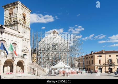 Vieille ville, Hôtel de ville, Piazza San Benetto, Eglise Saint-Benoît, Norcia, Ombrie, Italie, Europe Banque D'Images