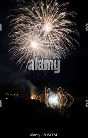 Feux d'artifice, Lac San Lorenzo, Fiastra, Marche, Italie,Europe Banque D'Images