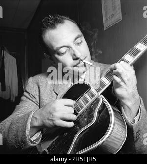 William P Gottlieb photographie du guitariste de jazz Django Reinhardt Banque D'Images