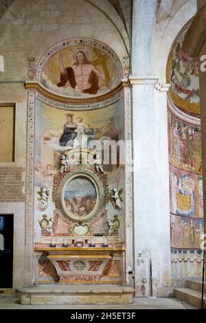 Église Chiesa di Santa Maria di Ronzano, fresques, Castel Castagna, Abruzzo, Italie,Europe Banque D'Images