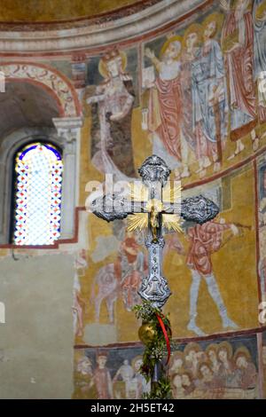 Église Chiesa di Santa Maria di Ronzano, Crucifix, fresques, Castel Castagna, Abruzzo,Italie, Europe Banque D'Images