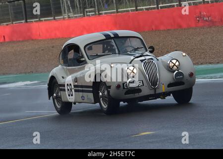 Marc Gordon, Read Gomm, Jaguar XK140, RAC Woodcote Trophée pour les voitures de sport et certains coureurs qui ont participé après la Seconde Guerre mondiale jusqu'à la fin de 1955, et Banque D'Images