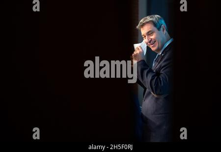 Munich, Allemagne.09ème novembre 2021.Markus Söder (CSU), Premier ministre de Bavière, donne une conférence de presse après la réunion du cabinet bavarois.Dans la lutte contre la pandémie de Corona, il préconise que le statut vaccinal expire après neuf mois en raison de l'effet décroissant des vaccins.Credit: Sven Hoppe/dpa/Alay Live News Banque D'Images