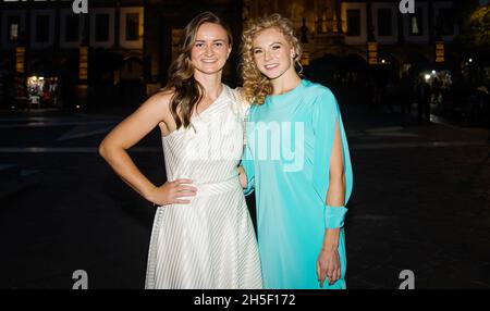 Barbora Krejcikova et Katerina Siniakova de la République tchèque pendant le tournage de photos avant la cérémonie des finales Akron WTA Guadalajara 2021 WTA Tournoi de tennis WTA le 8 novembre 2021 à Guadalajara, Mexique - photo: Rob Prange/DPPI/LiveMedia Banque D'Images