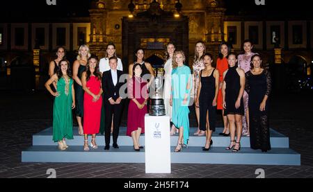 Andreja Klepac de Slovénie, Darija Jurak de Croatie, Shuai Zhang de Chine, Samantha Stosur d'Australie, Nicole Melichar des États-Unis et Demi Schuurs des pays-Bas, Barbora Krejcikova, Katerina Siniakova de la République tchèque, Ena Shibahara, Shuko Azyurs des pays-Bas, Descirae du Japon, KrakirakAlexa Guarachi du Chili, Giuliana Olmos de Mexio et Sharon Fichman du Canada pendant la séance photo avant la cérémonie des finales Akron WTA Guadalajara 2021 WTA Tournoi de tennis WTA le 8 novembre 2021 à Guadalajara, Mexique - photo: Rob Prange/DPPI/LiveMedia Banque D'Images