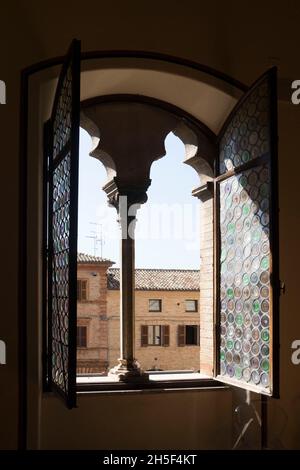 Palais Palazzo dei priori, intérieur, drapeau orange, Montecassiano, Marche,Italie, Europe Banque D'Images