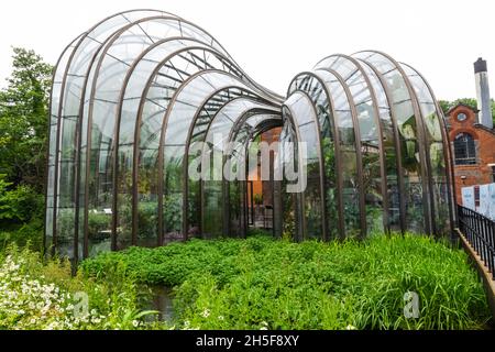 Angleterre, Hampshire, Laverton, Bombay Sapphire Gin Distillery, le Thomas Heatherwick a conçu Botanicals Hothouse Banque D'Images