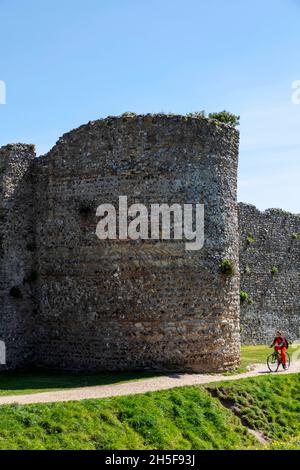 Angleterre, Hampshire, Portsmouth, Fareham, Château de Portchester, Les murs Banque D'Images