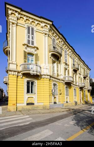 Art nouveau; bâtiment par Viale Angeli in.Cuneo.La capitale de la province de Cuneo, région du Piémont, Italie. Banque D'Images