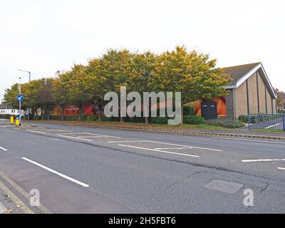 Sheerness, Kent, Royaume-Uni.9 novembre 2021.Tesco a réussi à bloquer/retarder l'ouverture d'un nouveau magasin Aldi sur l'île de Shepey dans le Kent.Les deux supermarchés ont des magasins situés à proximité les uns des autres à Sheerness, mais Aldi voulait fermer sa succursale Sheerness et construire un nouveau magasin plus moderne et plus grand à Queenborough.Cependant, malgré l'autorisation d'Aldi et sur le point de procéder à la construction, Tesco a maintenant annulé l'autorisation originale d'Aldi par le biais d'un contrôle judiciaire.Photo : le magasin d'Aldi à Sheerness que Aldi veut fermer/vendre.Crédit : James Bell/Alay Live News Banque D'Images