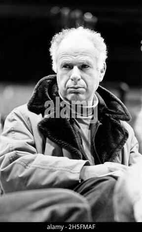 Peter Brook, directeur de l'IK à The Roundhouse, Londres NW1 01/1976 adapté du livre « The Mountain People » de Colin Turnbull de Denis Cannan & Colin Higgins un design de production de la Royal Shakespeare Company (RSC) : George & Jeanne Wakhevitch Banque D'Images