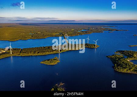 Windräder aus der Luft | Luftbilder von Windrädern in Finnland | éolienne d'en haut Banque D'Images